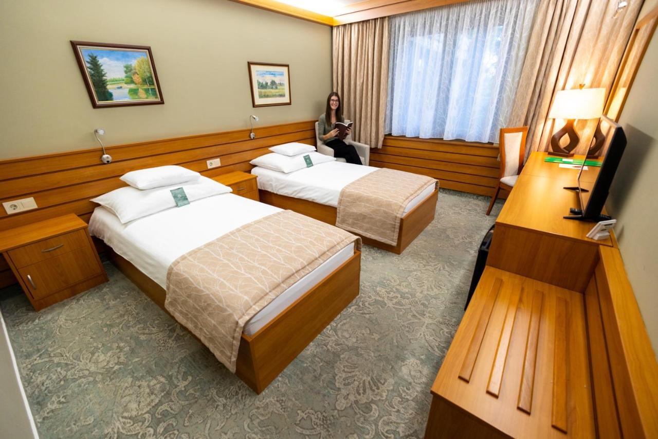 Hotel Club Tisza Lakitelek Luaran gambar